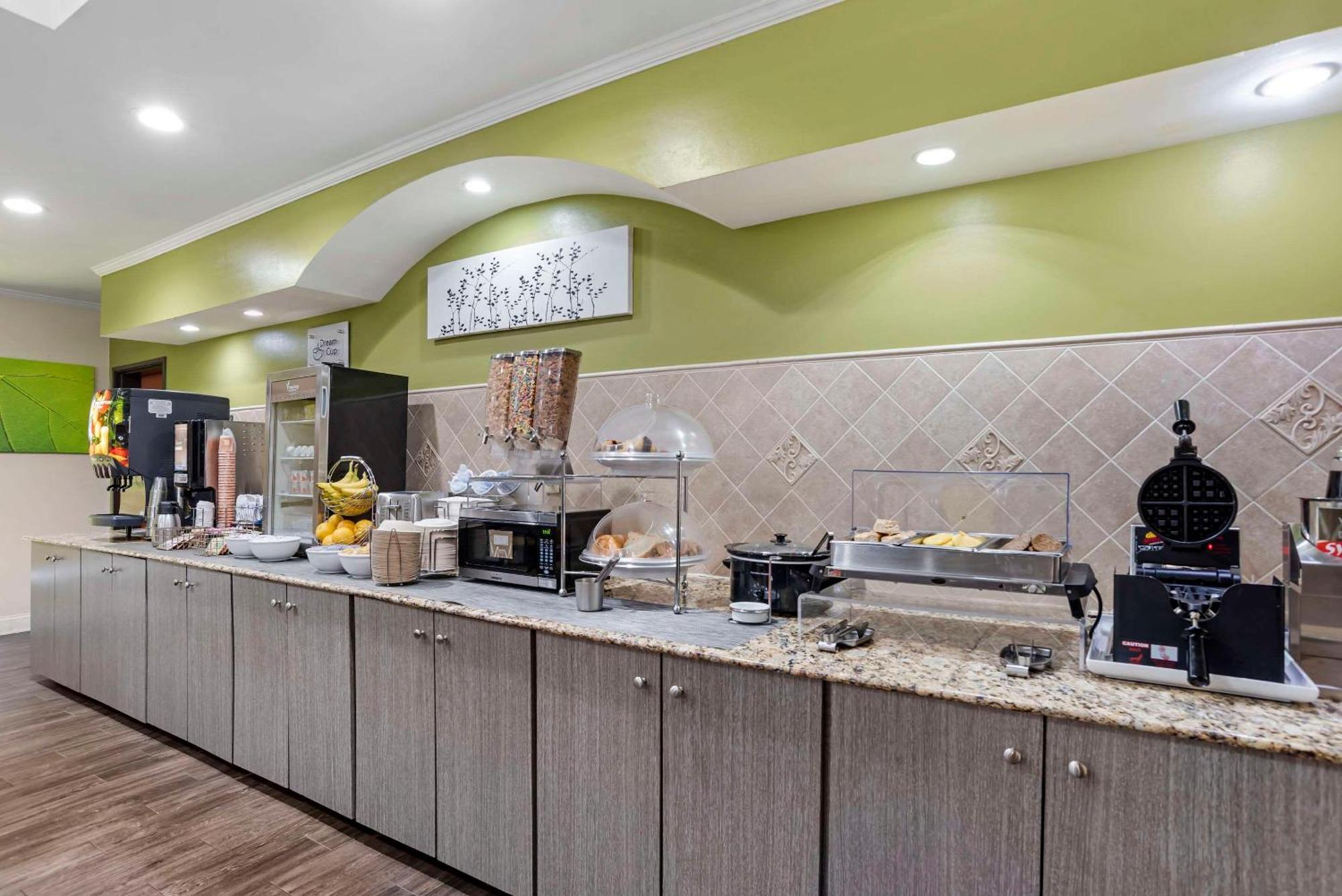 Sleep Inn & Suites Montgomery East I-85 מראה חיצוני תמונה