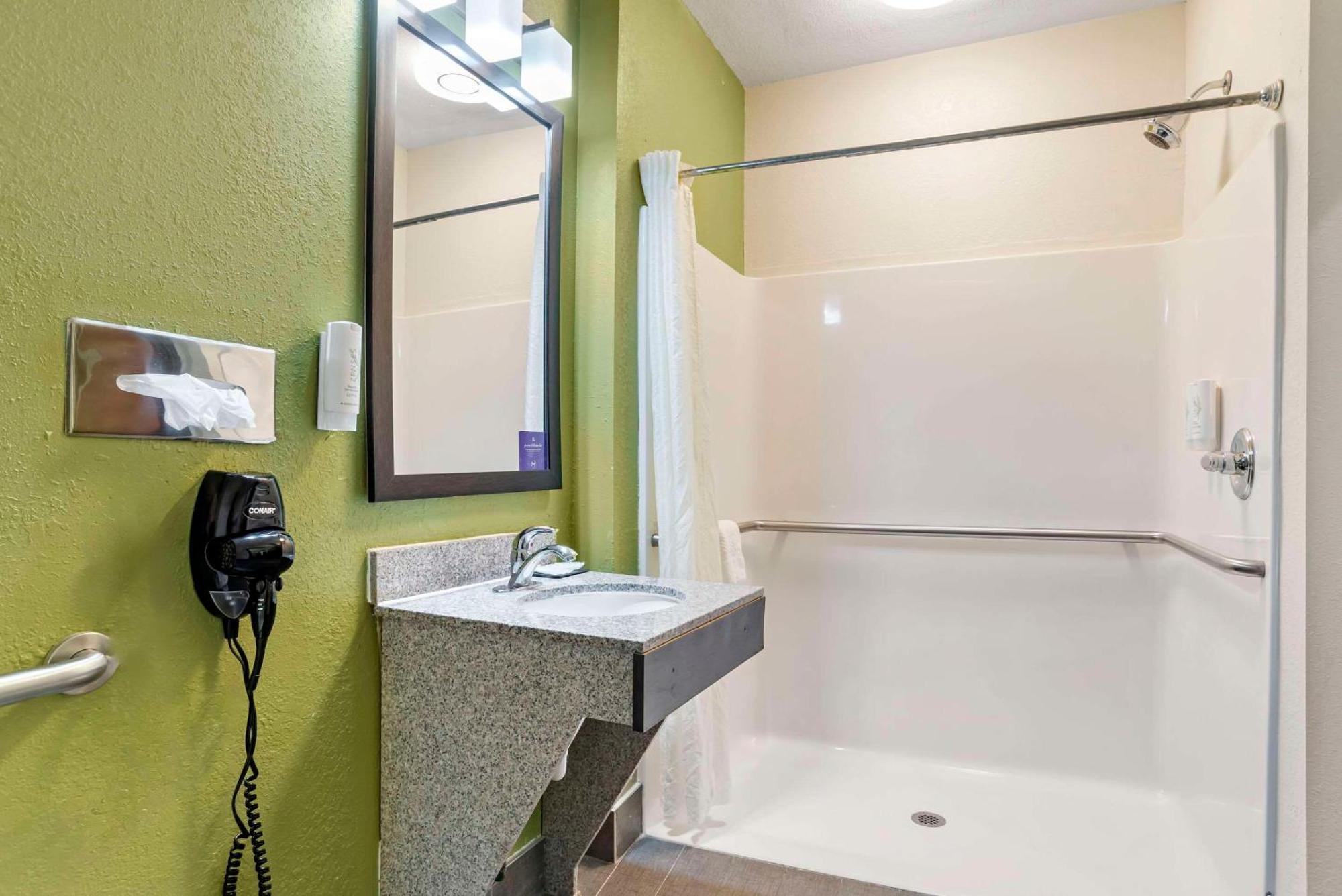 Sleep Inn & Suites Montgomery East I-85 מראה חיצוני תמונה
